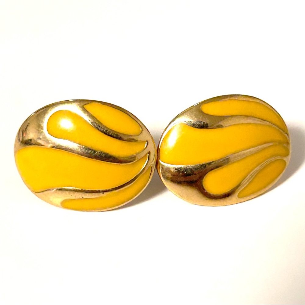 Vintage Groovy 2 cm Shiny Gold Tone Yellow Classic Pierced Earrings Y2K Style - Picture 3 of 9
